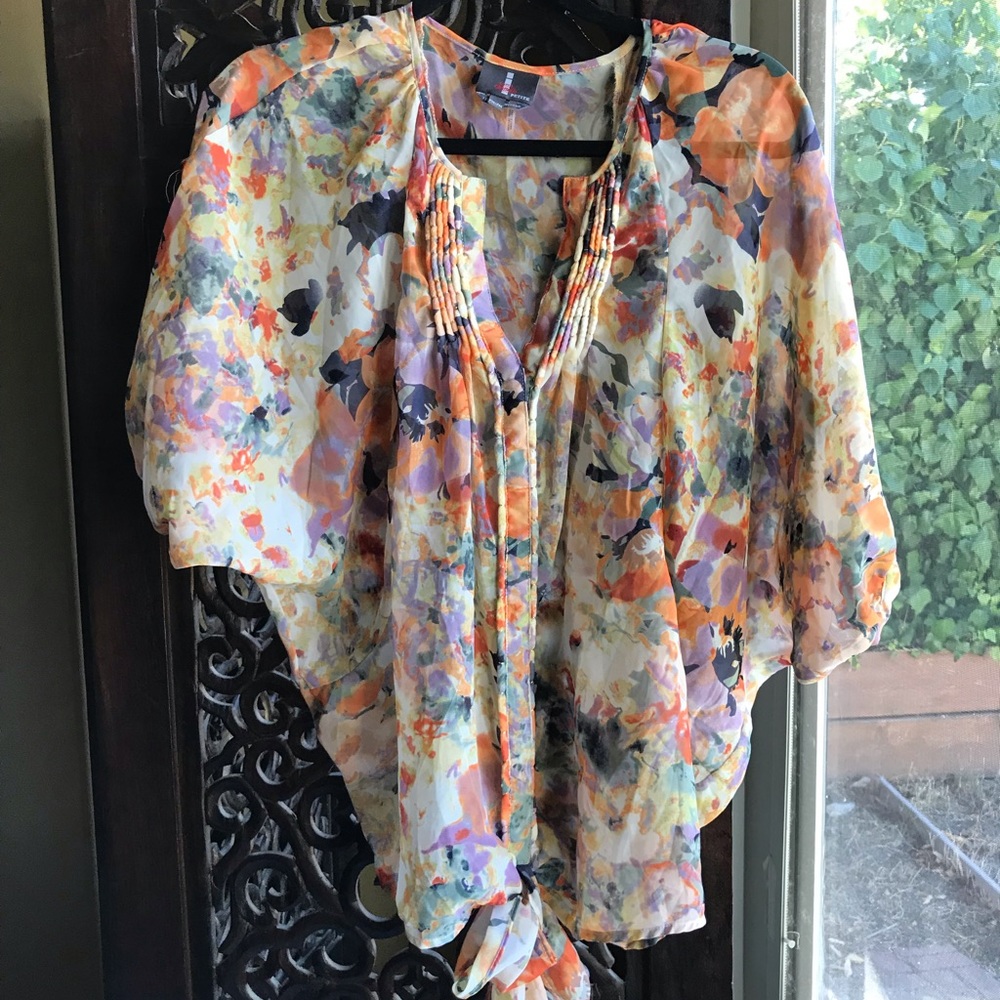 🌸 Jeans by Buffalo Floral Top